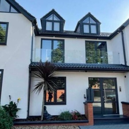 Luxury Flat In Uxbridge Appartement Buitenkant foto