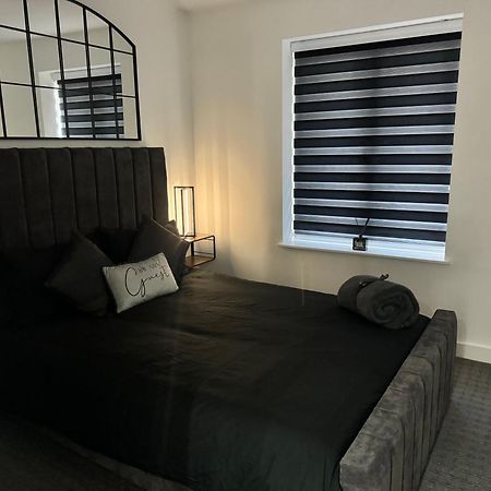 Luxury Flat In Uxbridge Appartement Buitenkant foto