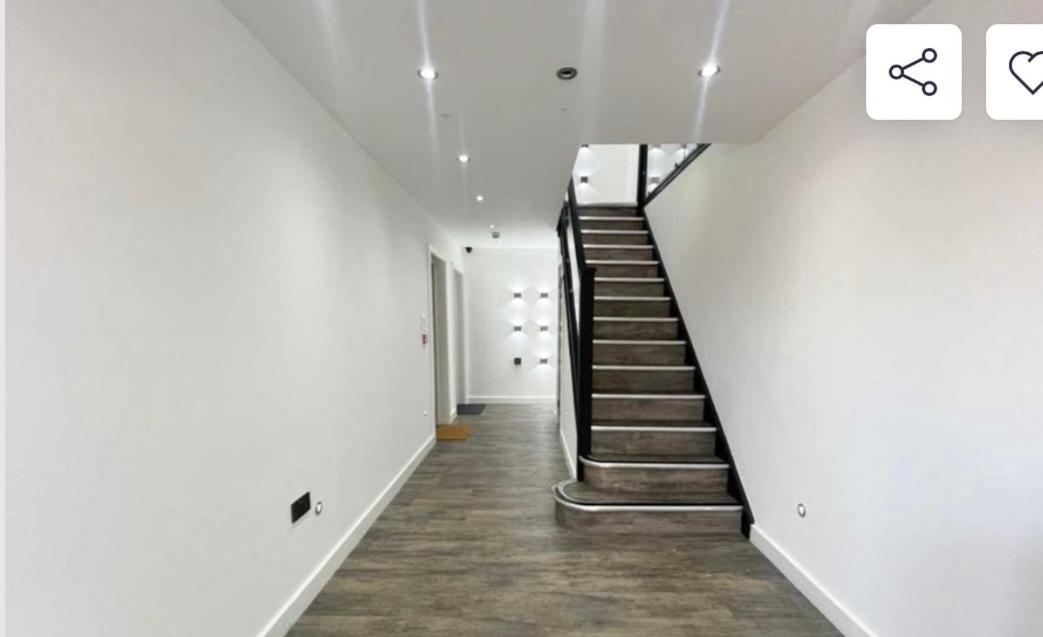 Luxury Flat In Uxbridge Appartement Buitenkant foto